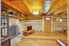 Historic Cabin Retreat ~ 2 Mi to Seneca Rocks!