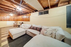 Stylish Willoughby Hills Retreat w/ Fireplace!