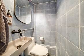 Stylish Willoughby Hills Retreat w/ Fireplace!