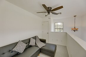 Elgin Retreat at Charming Country Cabin!