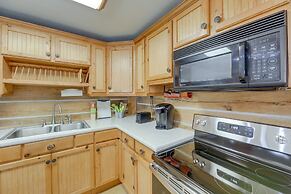 Elgin Retreat at Charming Country Cabin!