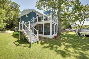 Lake Retreat w/ Fire Pit: Pierson Paradise!