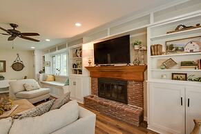 Charming Villisca Getaway w/ Screened Porch!