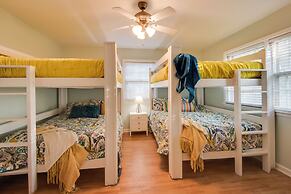 Charming Villisca Getaway w/ Screened Porch!