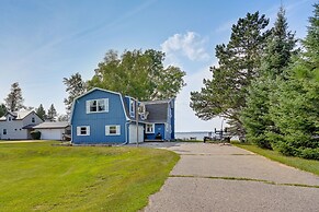 Saint Helen Lake House w/ Private Beach & Fire Pit
