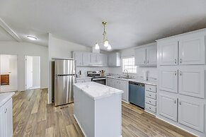 Tranquil Elgin Getaway w/ Private Deck & Patio!