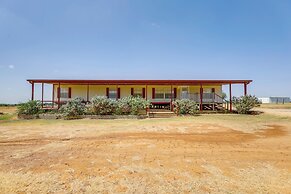 Tranquil Elgin Getaway w/ Private Deck & Patio!