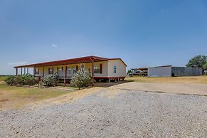 Tranquil Elgin Getaway w/ Private Deck & Patio!