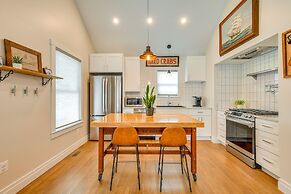 Modern Solomons Cottage Rental - Walk to Island!