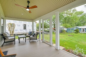 Modern Solomons Cottage Rental - Walk to Island!