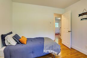 Kiamesha Lake Home w/ Deck: 4 Mi to Resorts World!