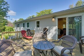 Kiamesha Lake Home w/ Deck: 4 Mi to Resorts World!