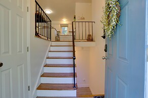 Kiamesha Lake Home w/ Deck: 4 Mi to Resorts World!