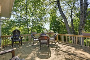 Kiamesha Lake Home w/ Deck: 4 Mi to Resorts World!