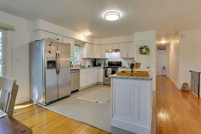 Kiamesha Lake Home w/ Deck: 4 Mi to Resorts World!