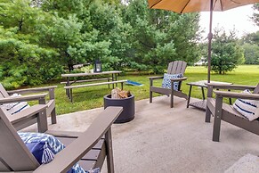 Country Home Near EIU & Lake Charleston!