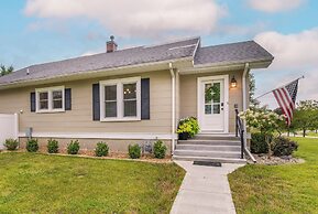 Country Home Near EIU & Lake Charleston!