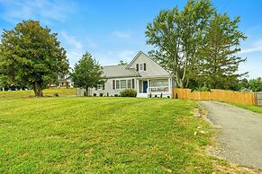 Shelbyville Farmhouse w/ Hot Tub, Fire Pit & Grill