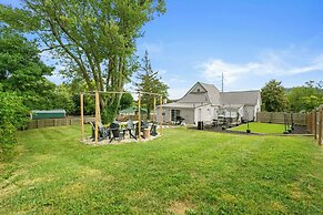 Shelbyville Farmhouse w/ Hot Tub, Fire Pit & Grill