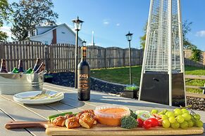 Shelbyville Farmhouse w/ Hot Tub, Fire Pit & Grill