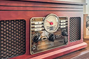 Shelbyville Farmhouse w/ Hot Tub, Fire Pit & Grill