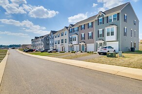 Spacious Hedgesville Retreat ~ 5 Mi to Golf Course