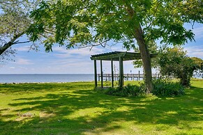 Sun-dappled Waterfront Home on Potomac River!