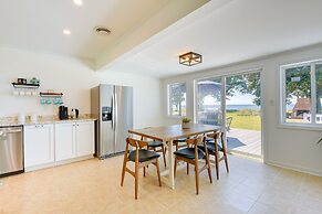 Sun-dappled Waterfront Home on Potomac River!