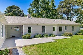 Sun-dappled Waterfront Home on Potomac River!