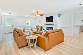 Sun-dappled Waterfront Home on Potomac River!