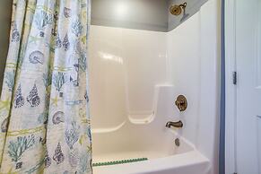 Quaint Olivet Cabin w/ Patio on Duck Lake!