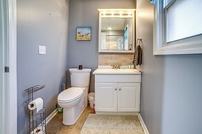 Quaint Olivet Cabin w/ Patio on Duck Lake!