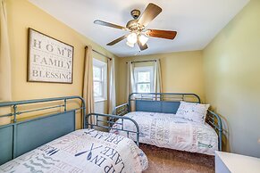 Quaint Olivet Cabin w/ Patio on Duck Lake!