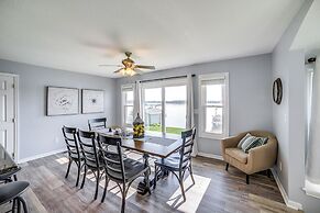Quaint Olivet Cabin w/ Patio on Duck Lake!