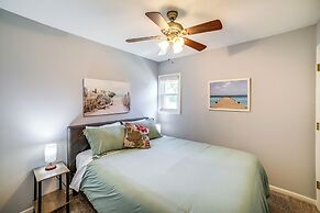 Quaint Olivet Cabin w/ Patio on Duck Lake!