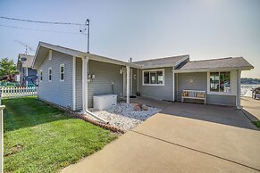 Quaint Olivet Cabin w/ Patio on Duck Lake!
