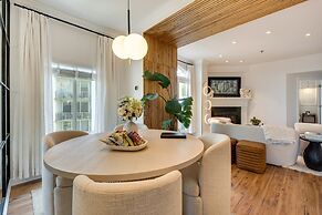 Luxury Atlanta Rental w/ Balcony: Near Buckhead!