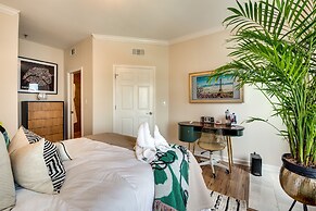 Luxury Atlanta Rental w/ Balcony: Near Buckhead!