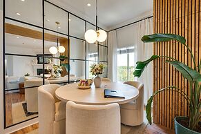 Luxury Atlanta Rental w/ Balcony: Near Buckhead!