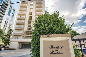 Luxury Atlanta Rental w/ Balcony: Near Buckhead!