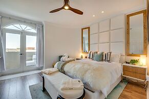 Luxury Atlanta Rental w/ Balcony: Near Buckhead!