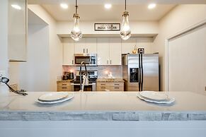 Luxury Atlanta Rental w/ Balcony: Near Buckhead!