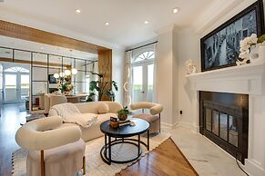 Luxury Atlanta Rental w/ Balcony: Near Buckhead!