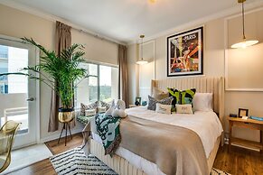 Luxury Atlanta Rental w/ Balcony: Near Buckhead!