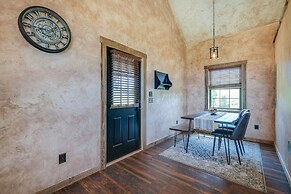 Bedford Cabin w/ Porch, 5 Mi to Historic District!