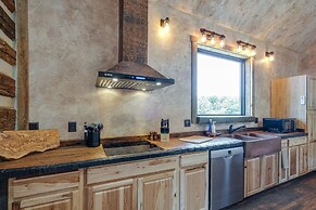 Bedford Cabin w/ Porch, 5 Mi to Historic District!