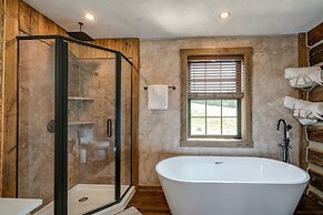 Bedford Cabin w/ Porch, 5 Mi to Historic District!