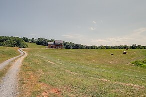 Bedford Cabin w/ Porch, 5 Mi to Historic District!