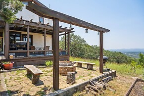 Pipe Creek Escape w/ Screened-in Porch & Hot Tub!