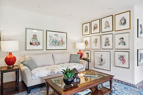 Pipe Creek Escape w/ Screened-in Porch & Hot Tub!